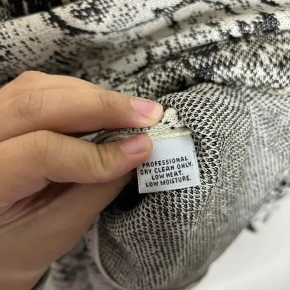 St. John Python Print Midi Skirt Sz 12 - Picture 6 of 11